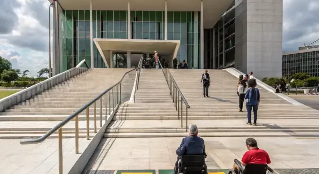 Pessoas com deficiência participando de atividades inclusivas no Dia Internacional da Pessoa com Deficiência