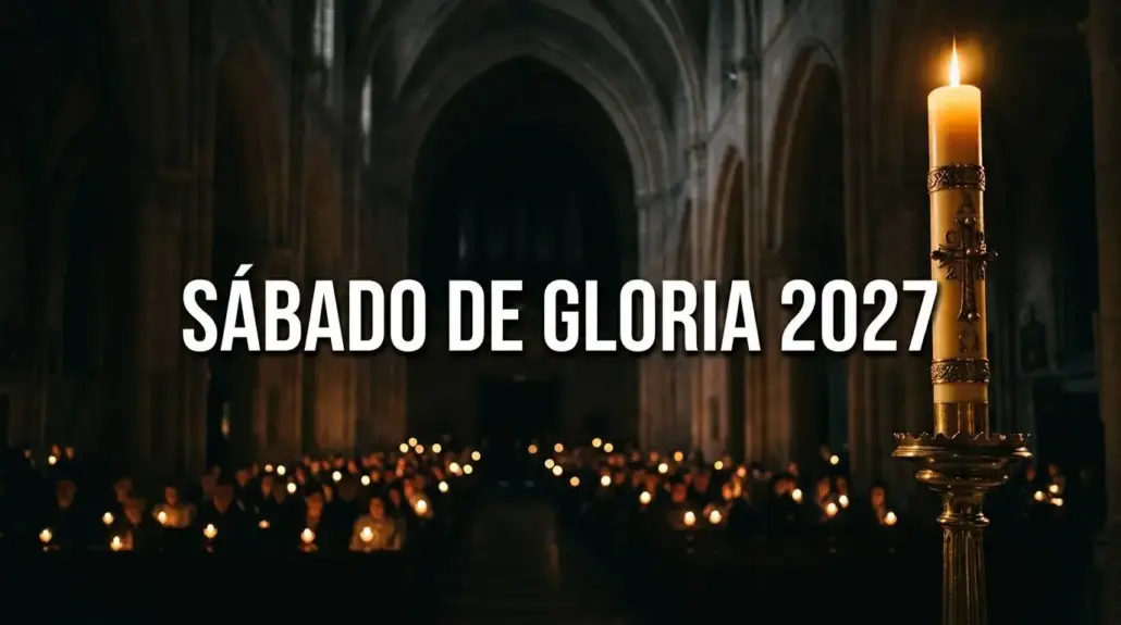 Sábado de Gloria 2027: cirio pascual encendido en una iglesia durante la Vigilia Pascual del 27 de marzo